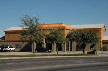 מידלנד Bradford Inn & Suites מראה חיצוני תמונה