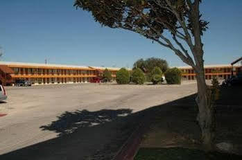 מידלנד Bradford Inn & Suites מראה חיצוני תמונה